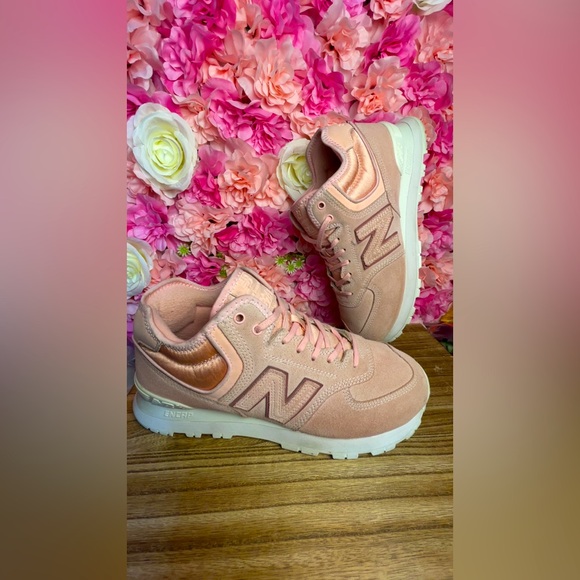 New Balance 574 Mid Pink Suede Sneaker Boots Sz 11 - Picture 1 of 8
